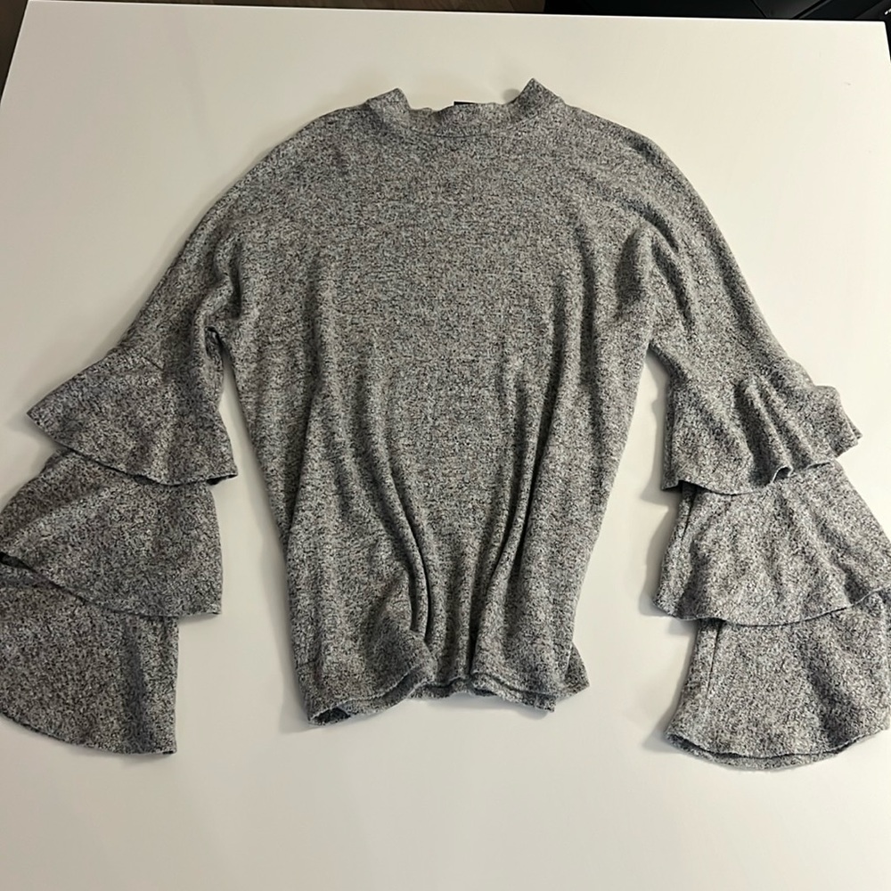 Aqua sweater size M in gray . Only worn a few times